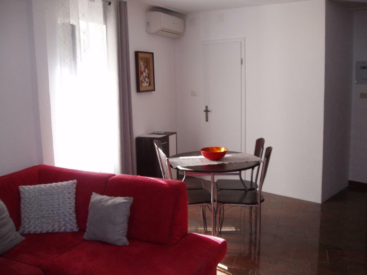 Apartment Oaza Ровінь Екстер'єр фото