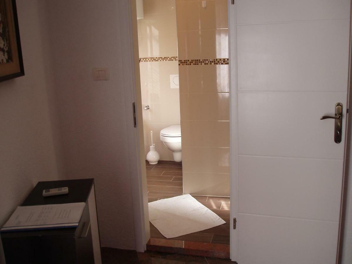 Apartment Oaza Ровінь Екстер'єр фото